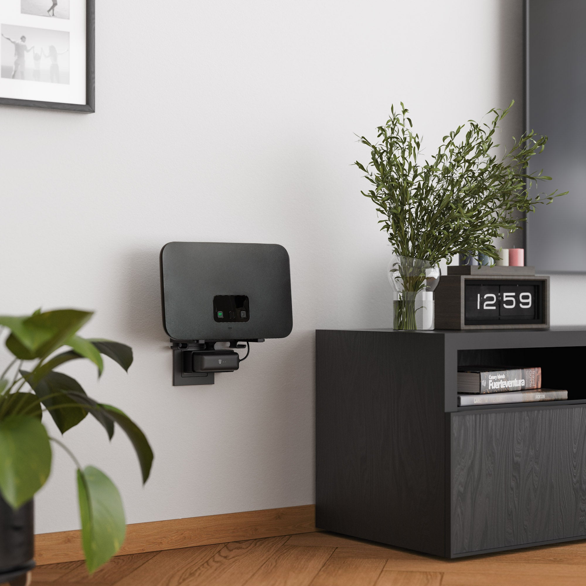 Wandhalterung Steckdosenhalterung passend für Telekom Speedport Smart 4 | 4 Plus | 4R Router | WLAN Halterung mit Kabelmanagement | Dualband Routerhalterung | Einfache Installation ohne Bohren